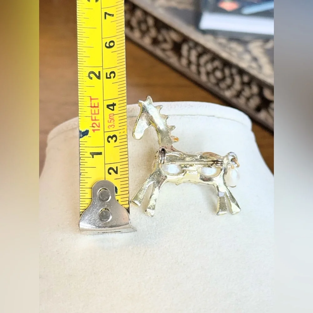 Vintage Horse Brooch Faux Pearl Accents Gold Tone Figural Animal Pin - Picture 6 of 6